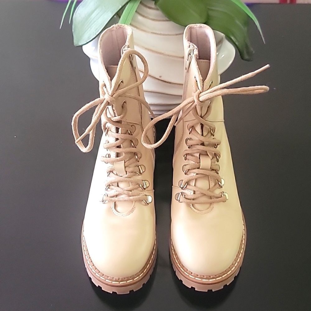 BERTUCHI Ivory Leather Laced Lug Sole Boots Women's Size 6.5 EU 37